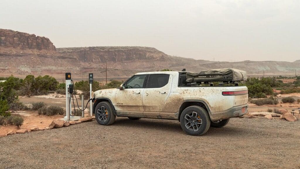 elektromos auto toltese hosszu utakon amennyiben szükség elektromos autók esetében bárhol képes és jellemzően bárhol tölthető ahol van töltőoszlop