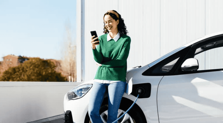 elektromos autó töltés ára Pár évvel ezelőtt a rezsicsökkentésnek hála kiemelkedően kedvező volt a villanyautó “tankolása”, egyszerű volt kiszámítani azt is, hogy mennyibe kerül a villanyautó töltése. Ez azóta rengeteget változott, a kedvezményes rezsi elszámolás még mindig elérhető, de bekerült egy határ, ami felett többet kell fizetni. Ez valamelyest megbonyolítja azt, hogy mégis hogyan kell kiszámítani az elektromos autó fogyasztását, de nem lehetetlen.