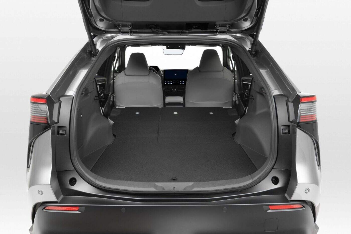 elektromos toyota kombi plug in hybrid,öntöltő hibrid,toyota,elektromosan