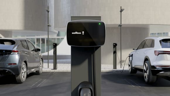 CMX2s PACKSHOT BLACK 001 min opt