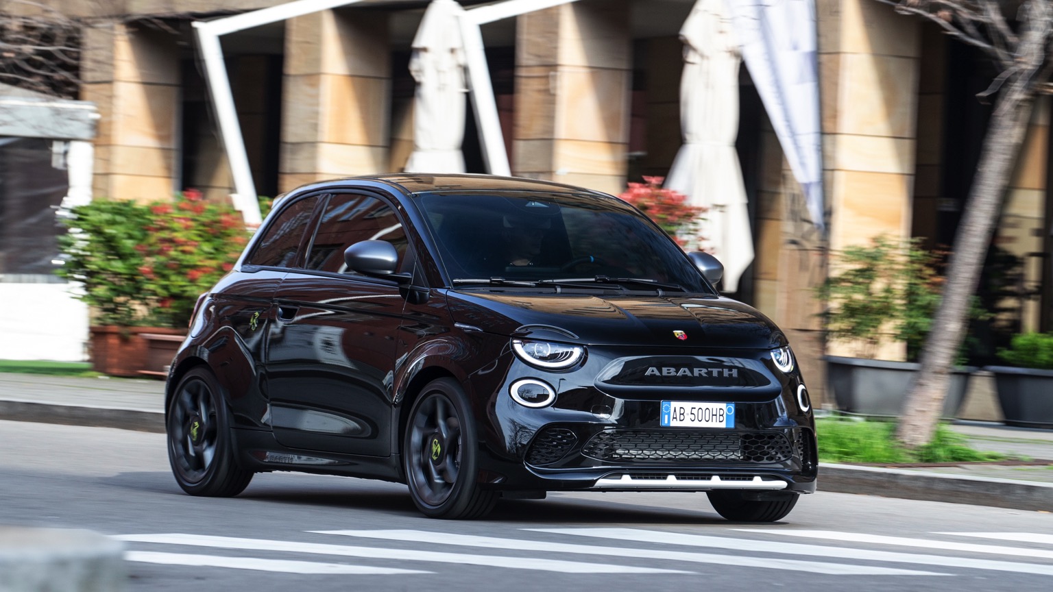 Elektromos autó töltő 68 12830